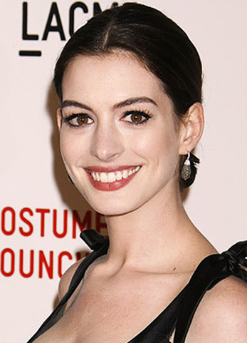 Anne Hathaway with eyebrows